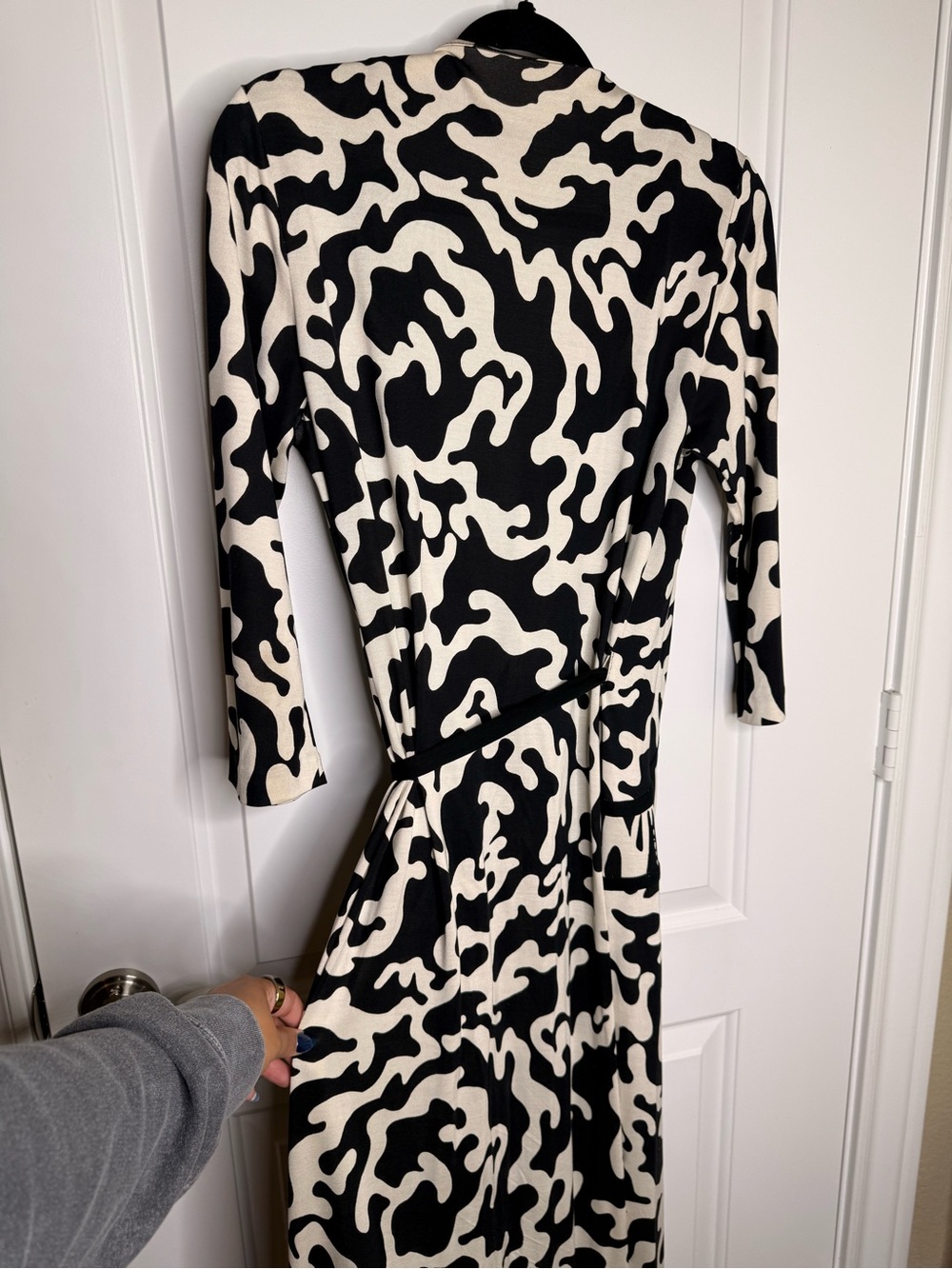 Diane Von Furstenberg Silk Jersey Black and Cream Wrap-Style Maxi Dress - Picture 9 of 10